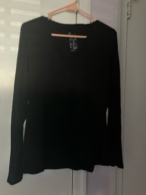 GAP Black V-Neck Long Sleeve Tee